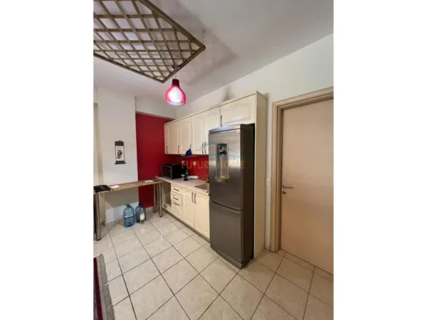 Tirane, jepet me qera garsonier Kati 5, 59 m² 350 € (unaza e re)