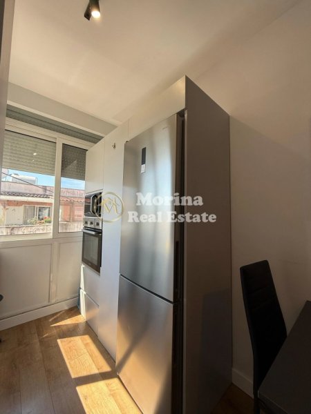 Tirane, jepet me qera apartament 1+1 Kati 11, 70 m² 700 € (Komuna e Parisit)