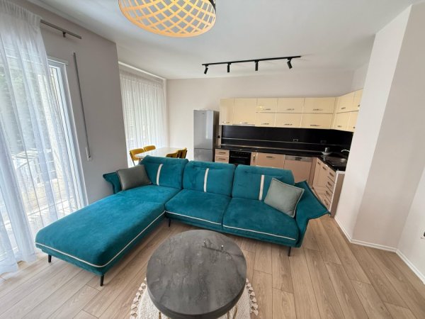 Tirane, jap me qera apartament 2+1+Ballkon Kati 3, 100 m² 800 € (rruga shyqyei Bari)