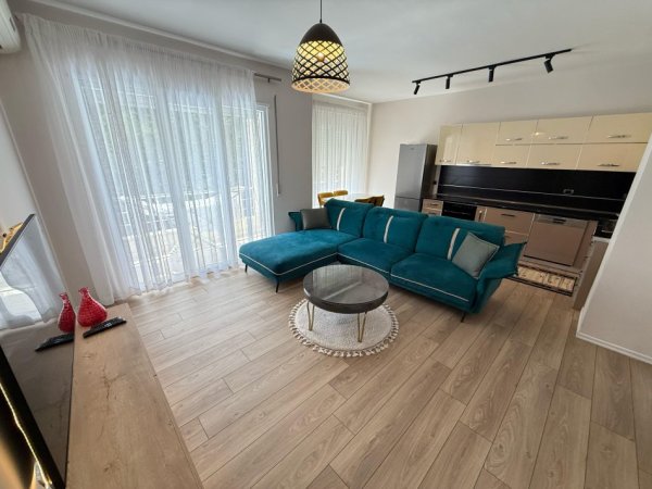 Tirane, jap me qera apartament 2+1+Ballkon Kati 3, 100 m² 800 € (rruga shyqyei Bari)