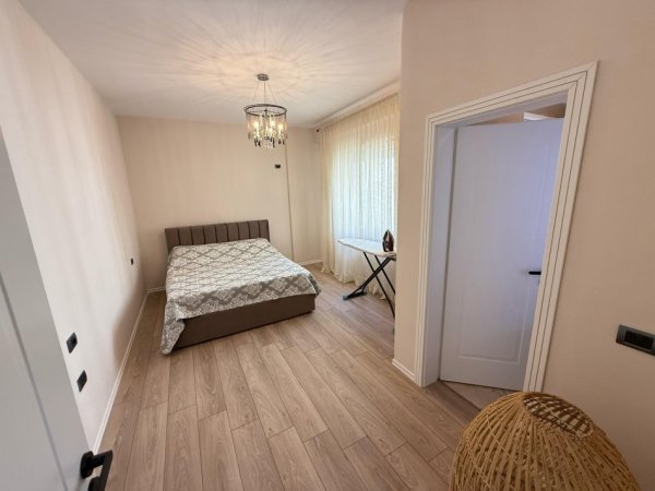 Tirane, jap me qera apartament 2+1+Ballkon Kati 3, 100 m² 800 € (rruga shyqyei Bari)