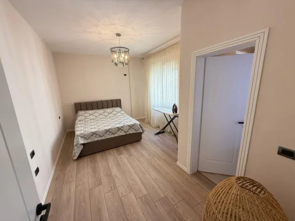 Tirane, jap me qera apartament 2+1+Ballkon Kati 3, 100 m² 800 € (rruga shyqyei Bari)