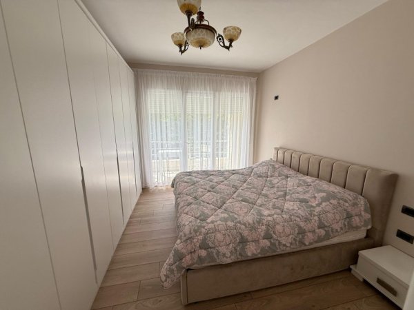 Tirane, jap me qera apartament 2+1+Ballkon Kati 3, 100 m² 800 € (rruga shyqyei Bari)