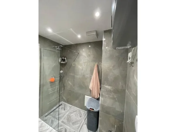 Tirane, jap me qera apartament 2+1+2 , 104 m² 800 € (Liqeni i Thatë)
