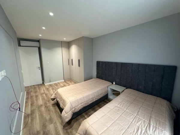 Tirane, jap me qera apartament 2+1+Ballkon Kati 4, 100 m² 800 € (rruga e dibres)