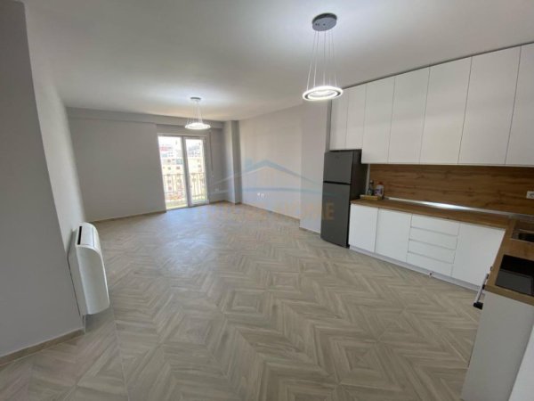 Tirane, jepet me qera apartament 1+1+Ballkon Kati 5, 74 m² 400 € (Unaza e Re)