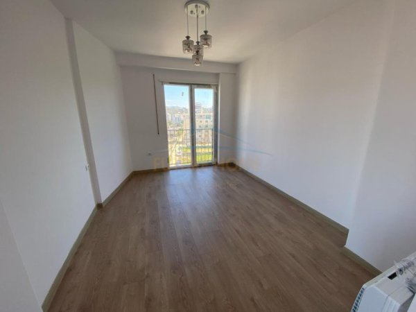 Tirane, jepet me qera apartament 1+1+Ballkon Kati 5, 74 m² 400 € (Unaza e Re)