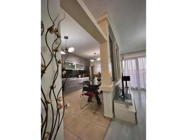 Tirane, jepet me qera apartament 2+1 Kati 0, 112 m² 750 € (Ish Ekspozita Tirane)