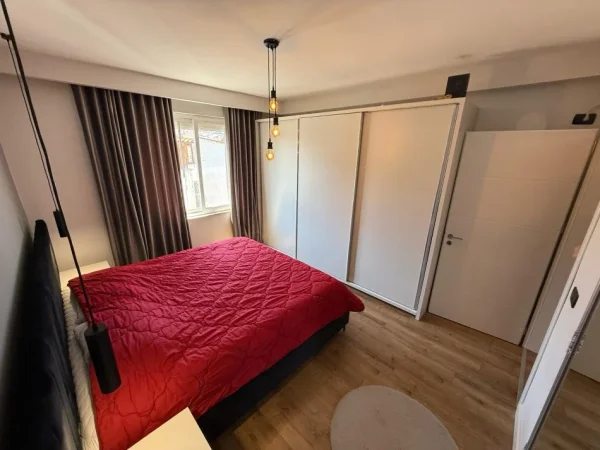 Tirane, jepet me qera apartament 1+1 Kati 11, 70 m² (Komuna e Parisit)