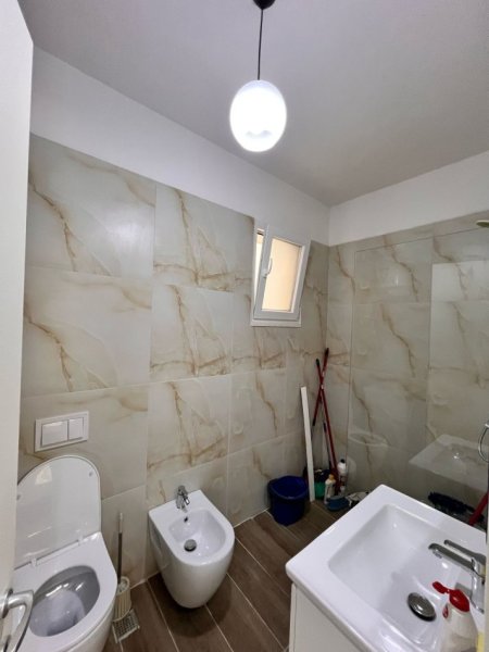 Tirane, jepet me qera apartament 2+1+Ballkon Kati 5, 100 m² 700 € (Don Bosko)