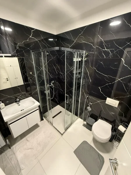 Tirane, jepet me qera apartament 1+1 Kati 11, 70 m² (Komuna e Parisit)