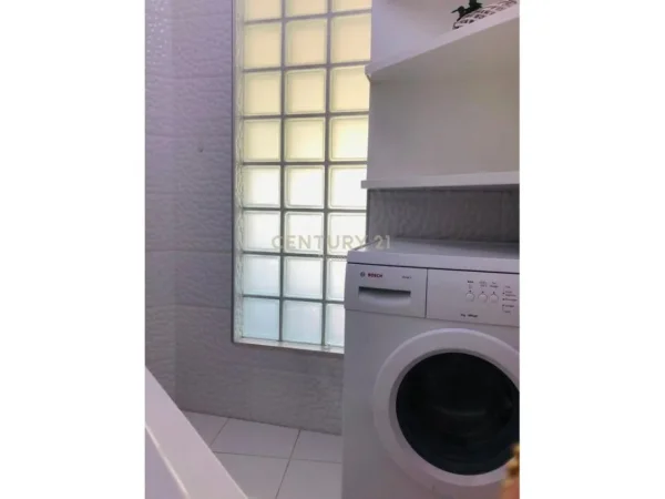 Tirane, jap me qera apartament 3+1+2 ME POST PARKIMI , 120 m² 850 € (Liqeni i Thatë)