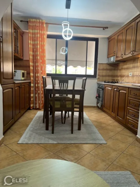 Tirane, jepet me qera apartament 2+1+Ballkon Kati 3, 80 m² 700 € (MYSLYM SHYRI)