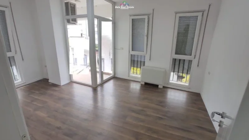 Tirane, jap me qera zyre Kati 2, 94 m² 800 € (Komuna e Parisit, Rruga Tish Dahia)