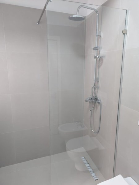 Tirane, jepet me qera apartament 2+1+Ballkon Kati 2, 96 m² 700 € (River Residence)