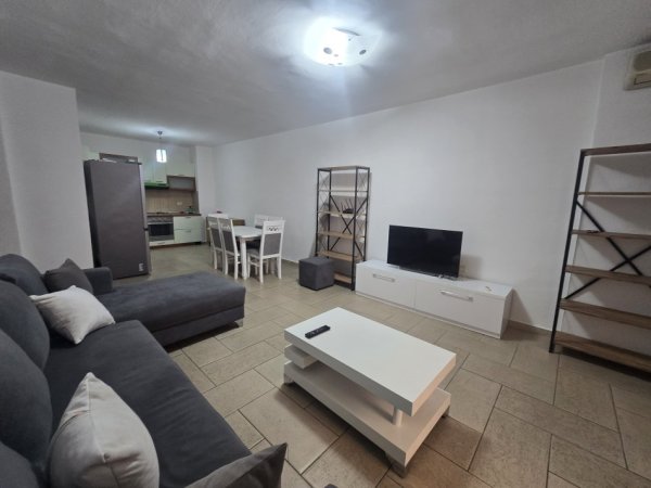Tirane, jepet me qera apartament 2+1+Aneks+Ballkon Kati 7, 600 € (sheshi willson)