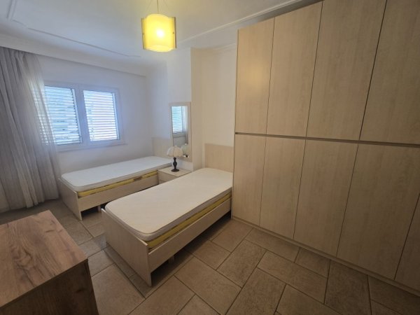 Tirane, jepet me qera apartament 2+1+Aneks+Ballkon Kati 7, 600 € (sheshi willson)