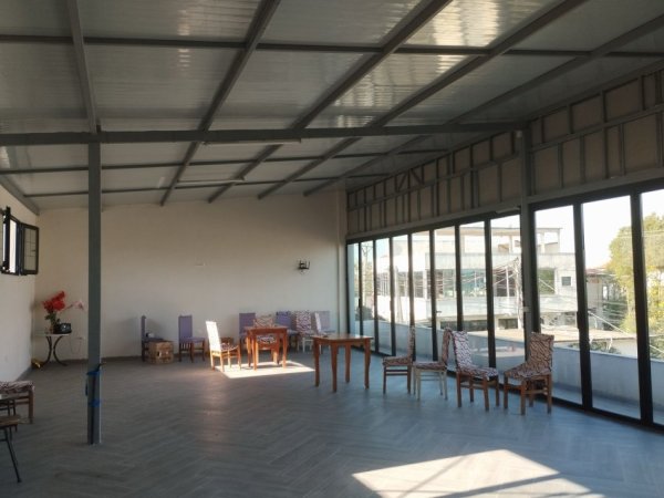 Tirane, jepet me qera dyqan Kati 2, 100 m² 500 € (Yrshek)