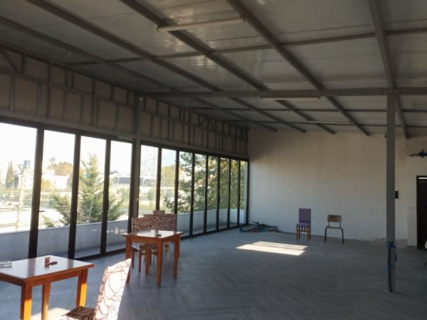 Tirane, jepet me qera dyqan Kati 2, 100 m² 500 € (Yrshek)