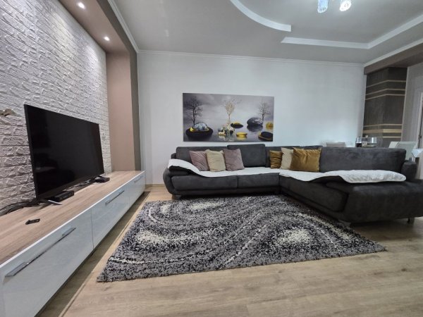 Tirane, jepet me qera apartament 2+1+Aneks Kati 7, 100 m² 600 € (rruga riza cerova)