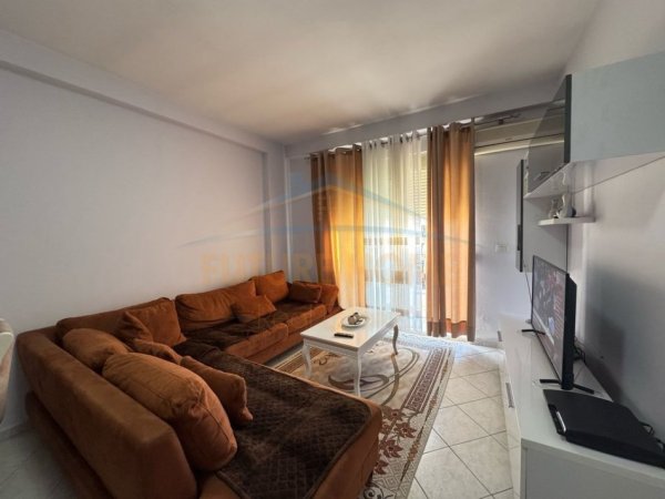 Tirane, jepet me qera apartament 2+1 Kati 8, 105 m² 400 € (Unaza e Re)