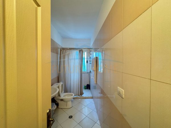Tirane, jepet me qera apartament 2+1 Kati 8, 105 m² 400 € (Unaza e Re)