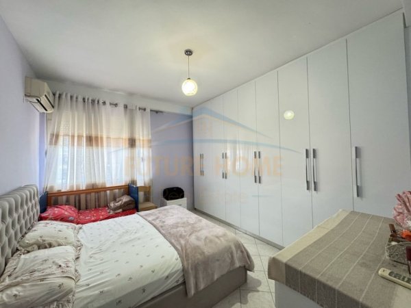 Tirane, jepet me qera apartament 2+1 Kati 8, 105 m² 400 € (Unaza e Re)