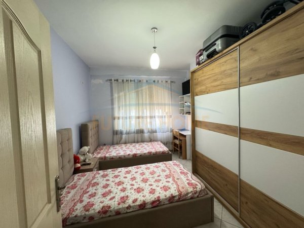 Tirane, jepet me qera apartament 2+1 Kati 8, 105 m² 400 € (Unaza e Re)