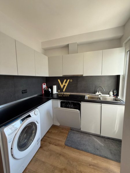 Tirane, jepet me qera apartament 1+1+Ballkon Kati 11, 70 m² 700 € (KOMUNA E PARISIT)