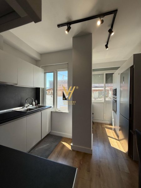 Tirane, jepet me qera apartament 1+1+Ballkon Kati 11, 70 m² 700 € (KOMUNA E PARISIT)
