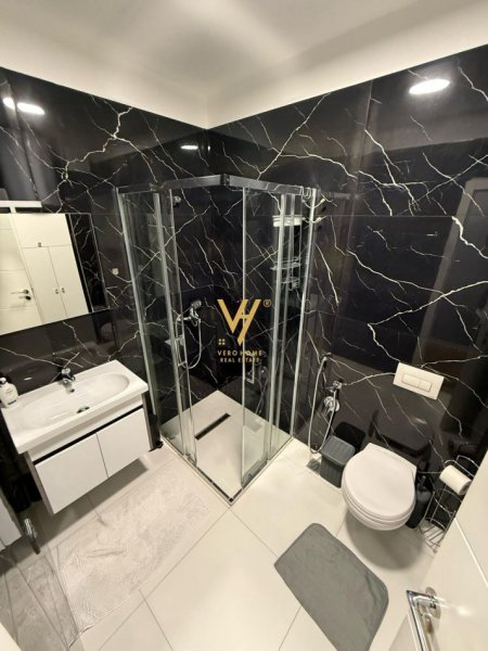 Tirane, jepet me qera apartament 1+1+Ballkon Kati 11, 70 m² 700 € (KOMUNA E PARISIT)