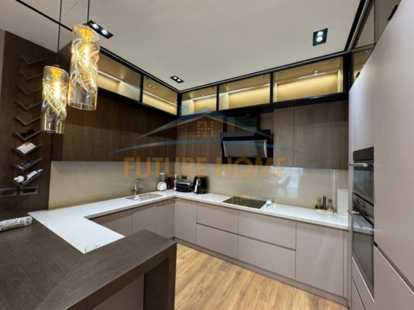 Tirane, shitet apartament 2+1+Ballkon Kati 8, 138 m² 530.000 € ((+2 Post Parkimi + Depo) Kompleksi Delijorgji)