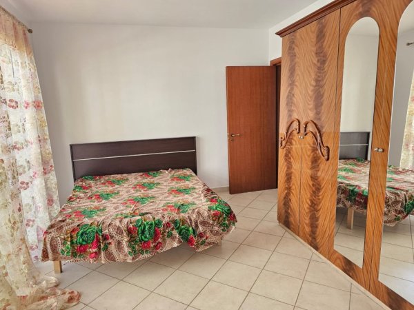 Tirane, jepet me qera apartament 2+1+Ballkon Kati 4, 120 m² 530 € (komuna e parisit)