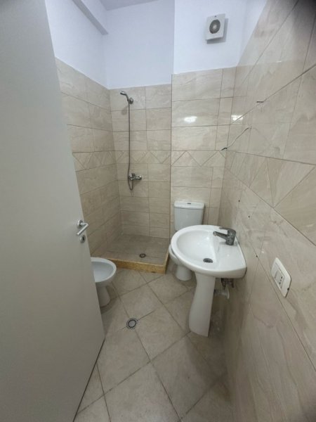 Tirane, shitet apartament 1+1 , 66 m² 90.000 € (yzberisht)