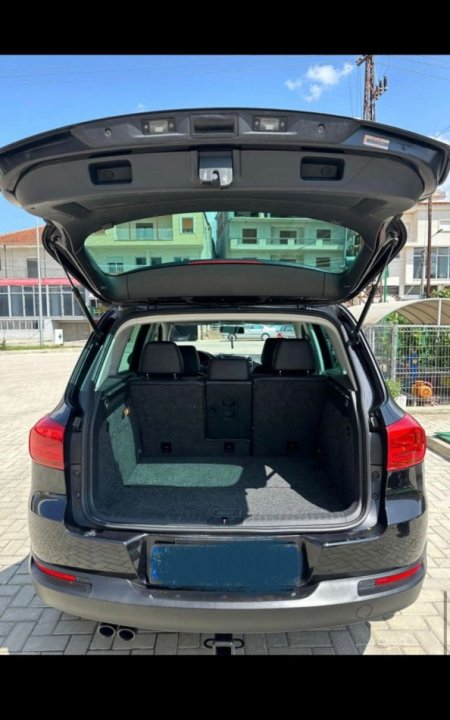 Tirane, shitet makine Benzin, e zeze automatik Kondicioner 200.000 km 7.299 €