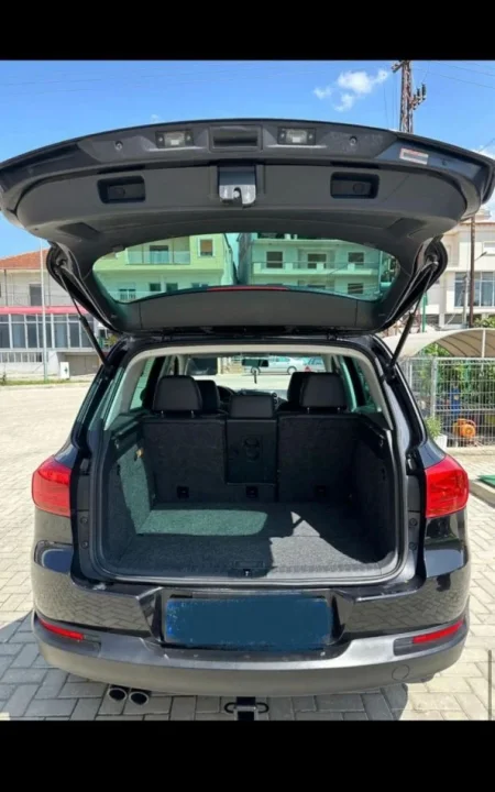 Tirane, shitet makine Benzin, e zeze automatik Kondicioner 200.000 km 7.299 €