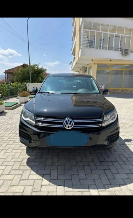 Tirane, shitet makine Benzin, e zeze automatik Kondicioner 200.000 km 7.299 €