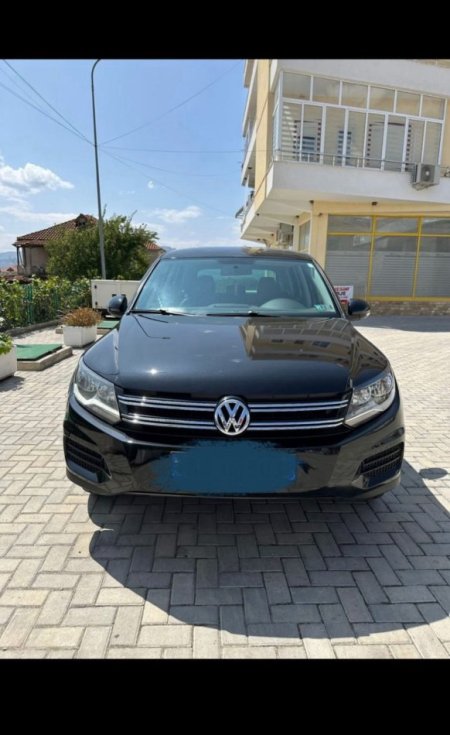 Tirane, shitet makine Benzin, e zeze automatik Kondicioner 200.000 km 7.299 €