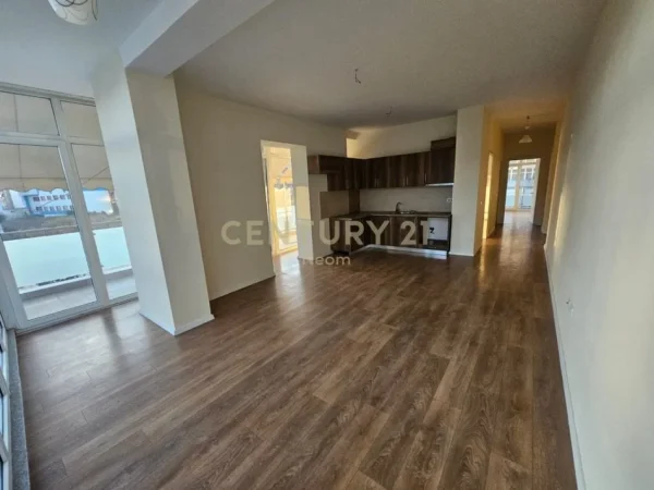 Tirane, jepet me qera apartament 3+1+Ballkon Kati 1, 166 m² 1.300 € (Neom112199)