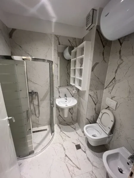 Tirane, jepet me qera apartament 2+1 Kati 3, 106 m² 1.200 € (liqeni thate)