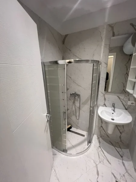 Tirane, jepet me qera apartament 2+1 Kati 3, 106 m² 1.200 € (liqeni thate)