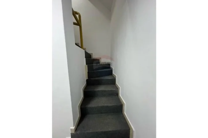 Tirane, jepet me qera apartament 1+1 , 105 m² 500 € (Mine Peza)