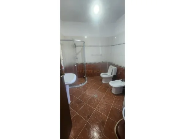 Tirane, shitet Vile 2 Katshe Kati 0, 369 m² 250.000 € (Shkallnur, Durrës)