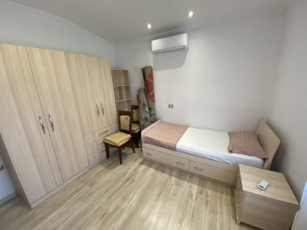 Tirane, jepet me qera shtepi 2+1 Kati 3, 105 m² 430 € 