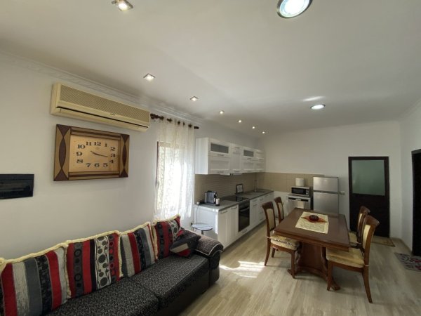 Tirane, jepet me qera shtepi 2+1 Kati 3, 105 m² 430 € 