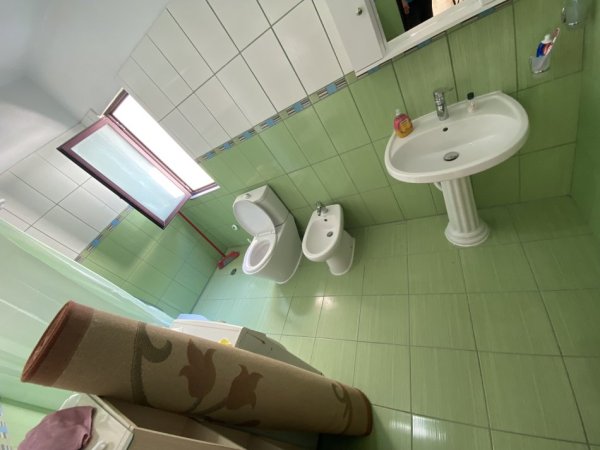 Tirane, jepet me qera shtepi 2+1 Kati 3, 105 m² 430 € 
