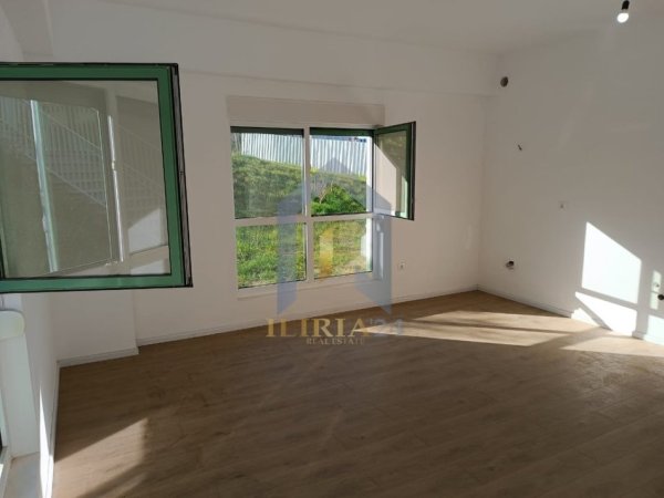 Tirane, jepet me qera dyqan Kati 0, 47 m² 250 € (&quot;Rezidenca Kaimi&quot;)
