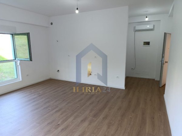 Tirane, jepet me qera dyqan Kati 0, 47 m² 250 € (&quot;Rezidenca Kaimi&quot;)