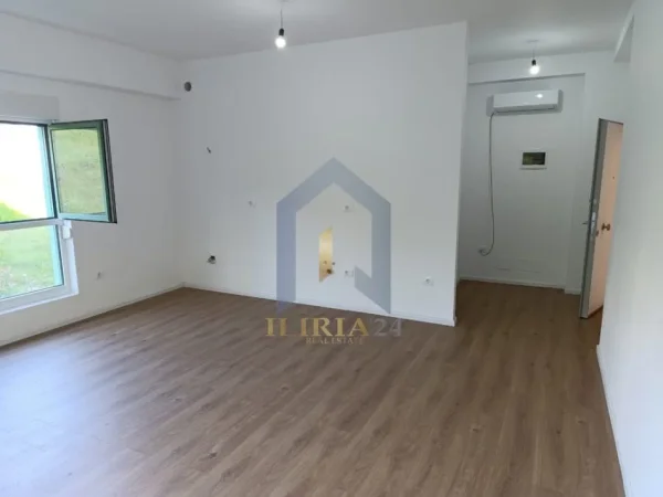 Tirane, jepet me qera dyqan Kati 0, 47 m² 250 € ("Rezidenca Kaimi")