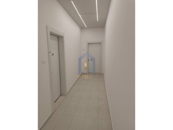 Tirane, jepet me qera dyqan Kati 0, 47 m² 250 € (&quot;Rezidenca Kaimi&quot;)